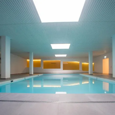 Daire With Fireplace, Pool, And Sauna